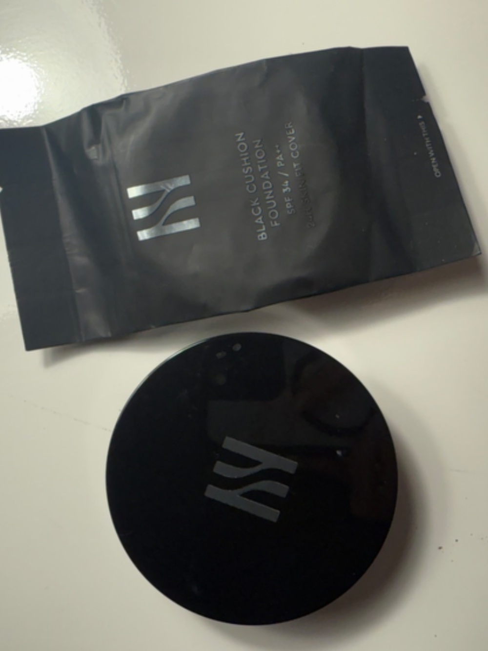 HERA Black Cushion Foundation Refill 15g + Case -Color: 23C1 Pink Beige NWT